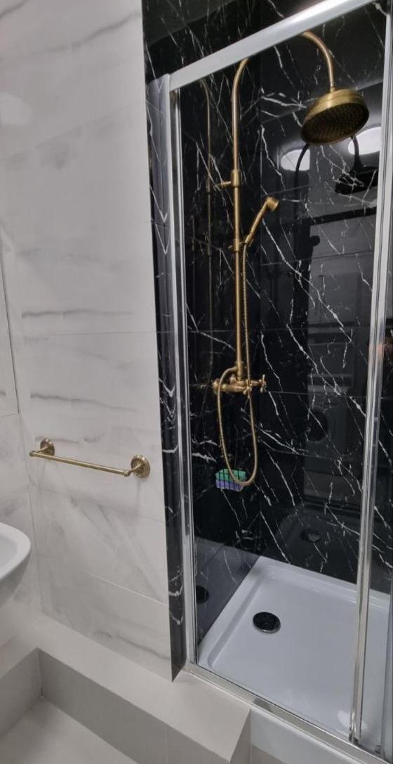 Апартаменти Поруч З М. Палац Україна Київ Екстер'єр фото